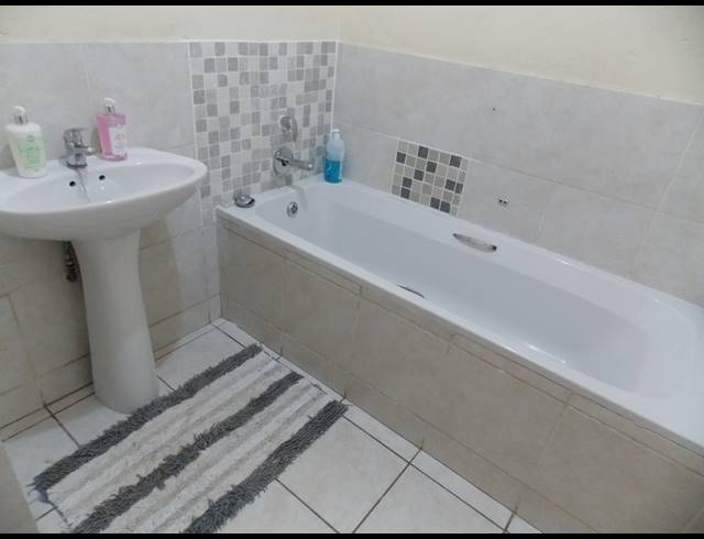 2 bed property for sale in COMET